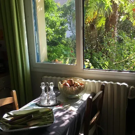 Spacieuse Et Lumineuse Couette-café